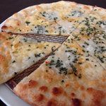 ウォーターサイト.オットー - 3種のチーズピザ