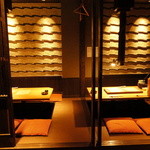 Mie Wo Kurae Kaibaka Ichidai - 掘りごたつ個室は部屋を繋げると15名様の宴会個室となります。