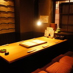Mie Wo Kurae Kaibaka Ichidai - 掘りごたつ個室