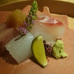 祇園迦陵 - お造り：寒ブリ、真鯛、イカ