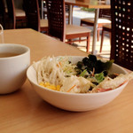 TRAVEL CAFE - スープはコンソメスープでした、もちろん飲み放題