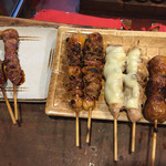 Yakitori Ichiban - 左から合鴨、玉ひも、鶏チーズ、つくね