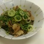 たつ屋 - ホルモン煮込み。350円