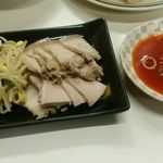 たつ屋 - 蒸し豚キムチ付き。550円