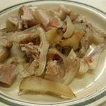 たつ屋 - 豚足。370円
