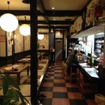 フリーダム ロード - H.27.11.26.夜 入口付近からお店の全景