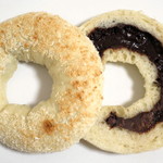 ミシェルズベーグル - ココナッツチョコベーグル（断面）