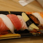 すし三崎港 - 料理写真:これで900円くらいだったような…