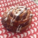 2015年11月：シナモンロール(\220+税)…焼きたてだったので買いました♪