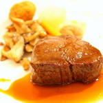Le Coeur - 牛フィレ肉のステーキ　マデラ酒ソース　きのこ添え