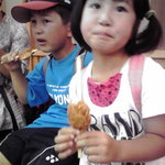 紅葉堂 - 子供達が、食べています。