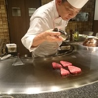 銀座のステーキ 銀座中央店 - 丁寧に焼いてくれます！