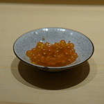 鮨 さいとう - お猪口に入ったイクラ