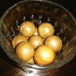 バー カスミチョウ・アラシ - 生のマカデミアナッツ❤
      . :｡ ヾ(◎´∀｀◎)ﾉ ｡: .