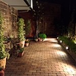 トゥ・ラ・ジョア - ほら、壁ドンが似合いそうw