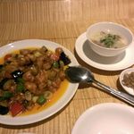 スーツァン・レストラン陳 - カレー風味の炒め物