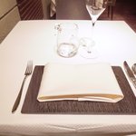 ジョンティ アッシュ - 店内のテーブル席の風景です