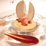 ジョンティ アッシュ - ランチコース 5110円 のタルト・タタンをイメージした紅玉林檎のムース ダージリンのクランブルと紅玉林檎のソルベとクルスティアンを添えて