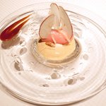 ジョンティ アッシュ - ランチコース 5110円 のタルト・タタンをイメージした紅玉林檎のムース ダージリンのクランブルと紅玉林檎のソルベとクルスティアンを添えて