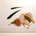 ジョンティ アッシュ - ランチコース 5110円 の岩手県 石黒農場 ほろほろ鳥をジューシーにロースト 根菜のソテーと小松菜のピューレ マッシュルームのエキューム