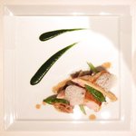 ジョンティ アッシュ - ランチコース 5110円 の岩手県 石黒農場 ほろほろ鳥をジューシーにロースト 根菜のソテーと小松菜のピューレ マッシュルームのエキューム