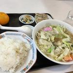 光華飯店 - チャンポンのスープが白い