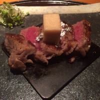 錦輝茶寮 - 肉鉄板焼き(サーロイン)、タレを乗っけてみました