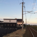 Cafe&Dining Nuevo - すぐ横をJRが通りますが店内は全く響きません