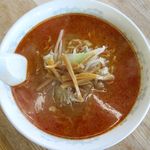 かつ平 - 鉄火麺小辛のアップ