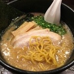 らあめん がんてつ - プリプリの麺は、匠の麺工房カネジン食品