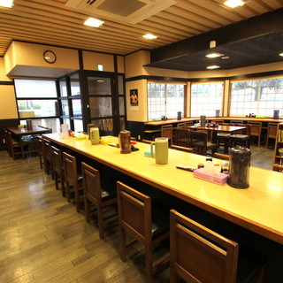 テーブル24席