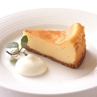 ハーフケーキセット　（コーヒー または 紅茶　付）