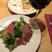 オービカ モッツァレラバー 横浜店 - プロシュートとルッコラのサラダ