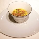 ジョンティ アッシュ - ランチコース 5110円 の北海道産　栗南瓜の滑らかなスープ 秋トリュフとクルトンを浮かべて