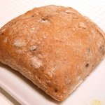 ジョンティ アッシュ - ランチコース 5110円 の胡桃のパン