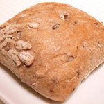 ジョンティ アッシュ - ランチコース 5110円 の胡桃のパン