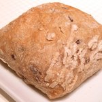 ジョンティ アッシュ - ランチコース 5110円 の胡桃のパン