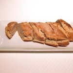 ジョンティ アッシュ - ランチコース 5110円 の自家製パン