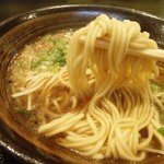 蛍 - 麺はこんな感じ　尾道風で麺カタの食感良い 