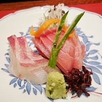 大和屋 横浜店 - お造り：本鮪中トロ 真鯛