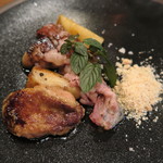 モンプチコションローズ - 27年11月　フォアグラと洋梨のソテー　自家製ベーコン、ヘーゼルナッツの粉