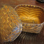 美山荘 - おしぼり入れの篭