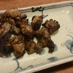 Ganso Yakitori Kushi Hacchin - 炎のコロコロ焼き＠350円（親鶏を炭火の炎で燻し焼く）