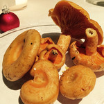 ウシマル - アカモミダケ