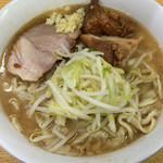 ラーメン二郎 - ラーメン 700円　麺半分・ヤサイ少なめ・ニンニク少なめ