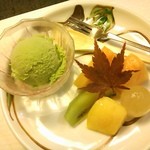 玉之湯 - ２泊目のデザートは抹茶アイスと果物(2015年)