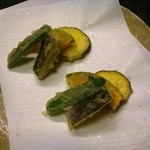 玉之湯 - 野菜ハーフバイキングの天ぷらが品切れになっているなあと眺めていたら、後からわざわざ盛り付けて持ってきてくださいました(2015年)