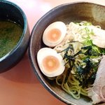 豚珍館 - ひやあつつけ麺　５５０円　つけダシ汁は濃口醤油魚介風味味　麺は自家製中太麺３５０グラム！