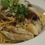 ビッレリア バブルクラフト - トロリ牡蠣の旨味にアンチョビとにんにくのコク、爽やかな大根おろしと大葉が名脇役