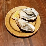 原始焼き酒場 ルンゴカーニバル 極 - 生牡蠣 １個100円+税
